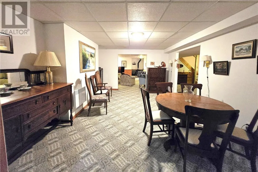 77 Robinson Street W