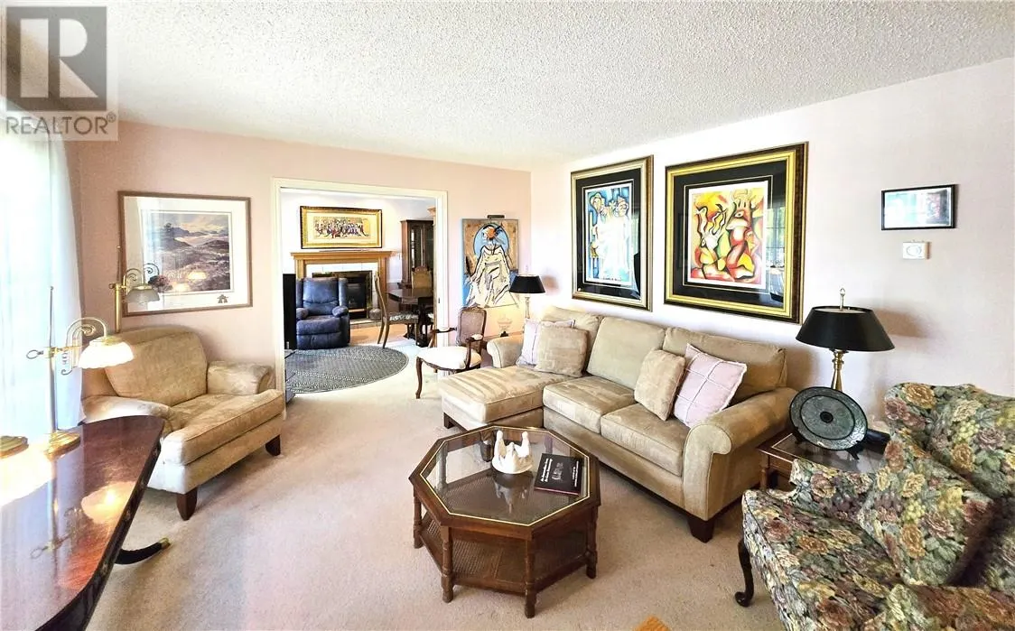 77 Robinson Street W
