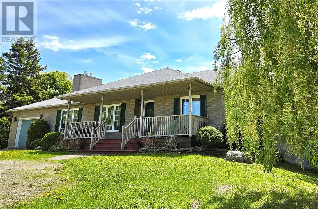 77 Robinson Street W
