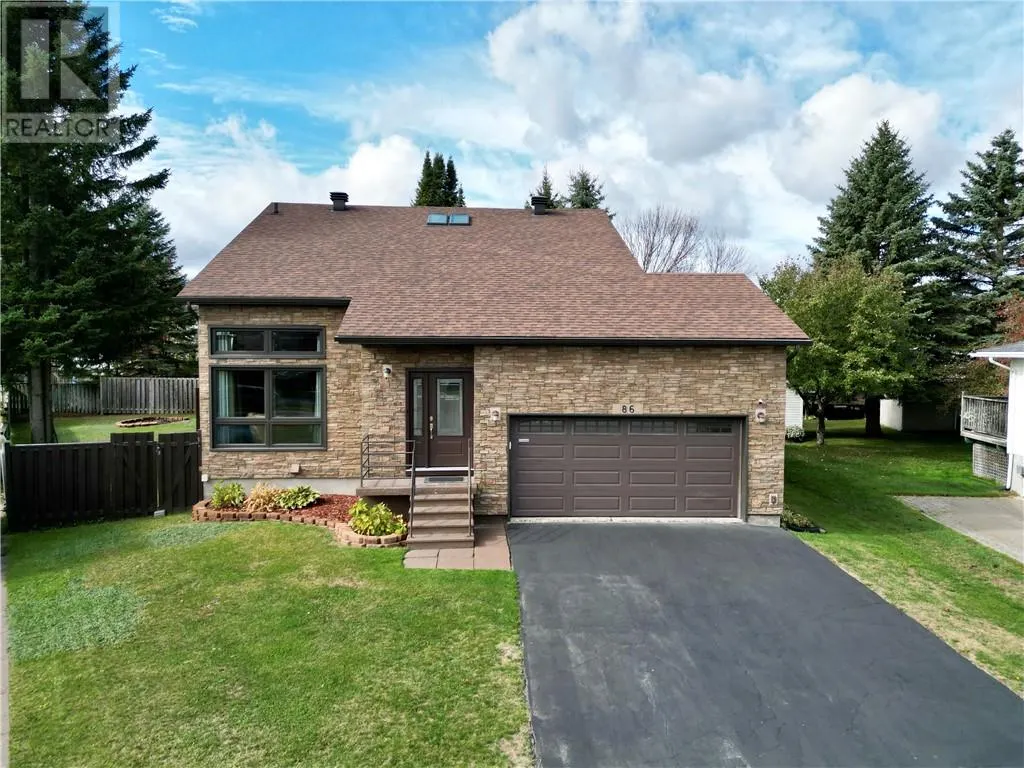86 Chantal Crescent