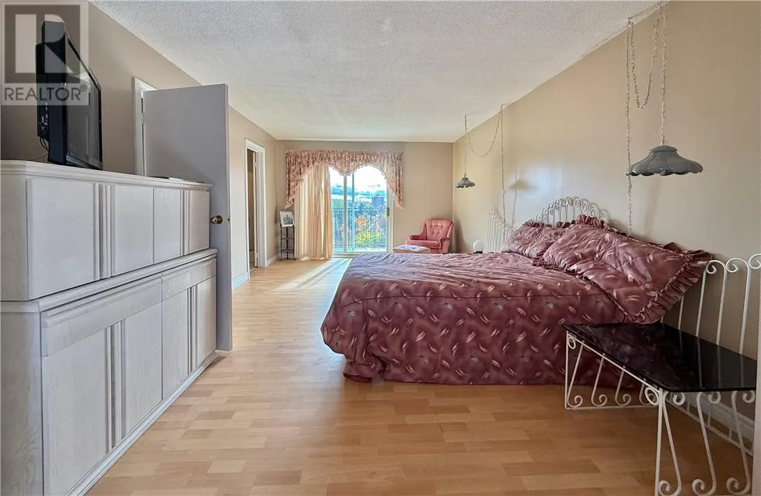781 Grandview