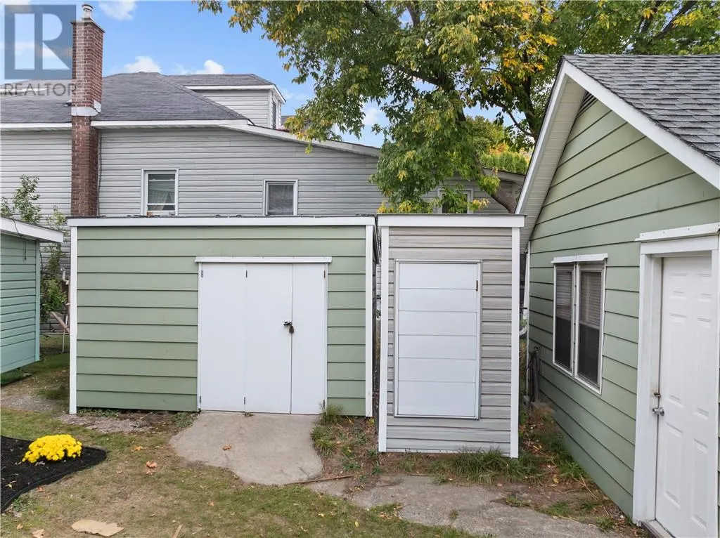 202 Eyre