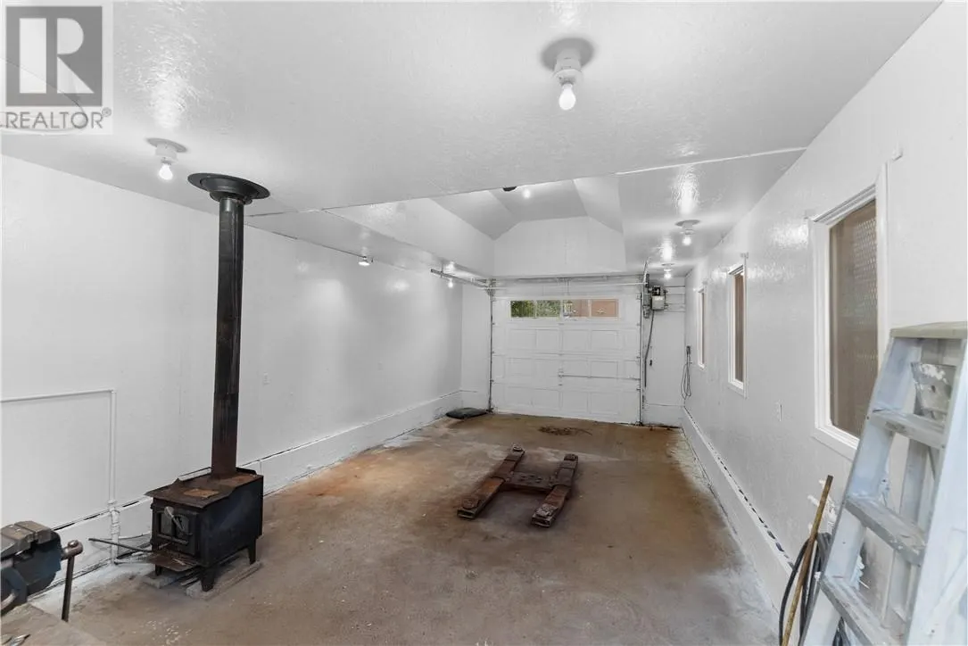 202 Eyre