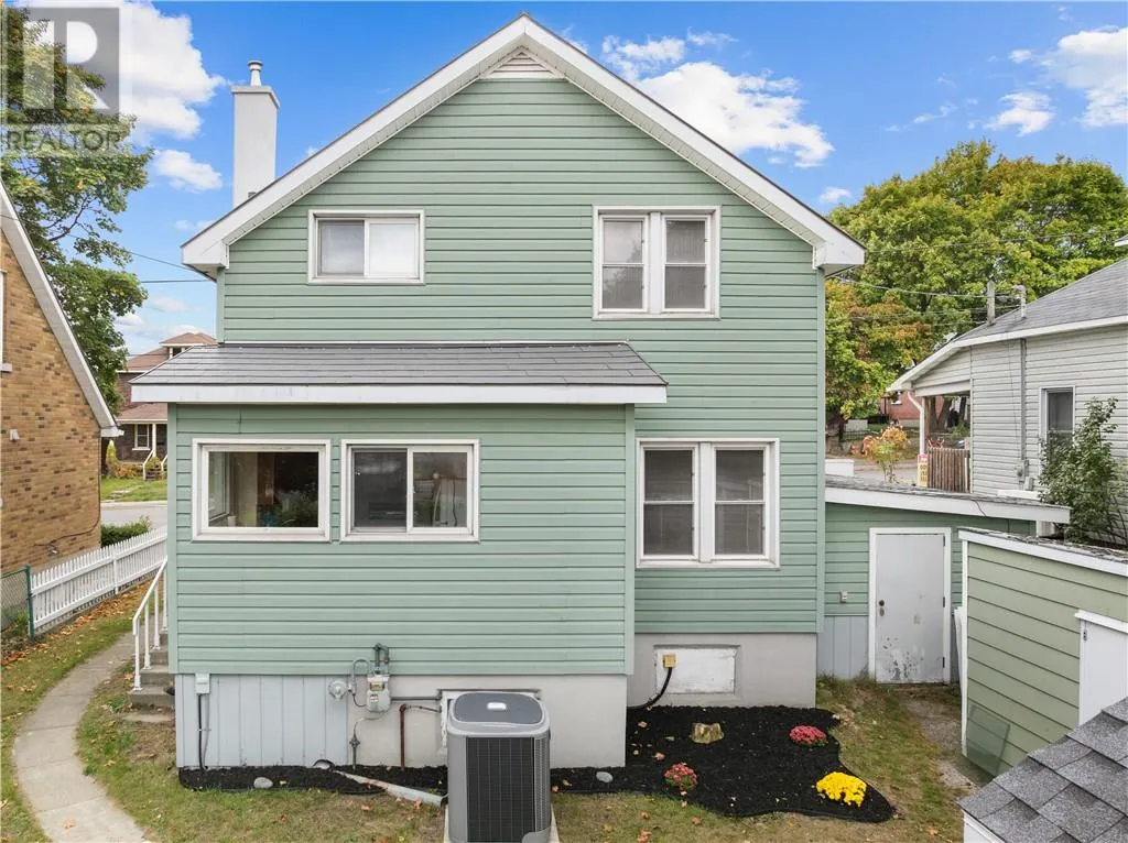 202 Eyre