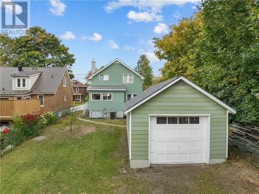 202 Eyre