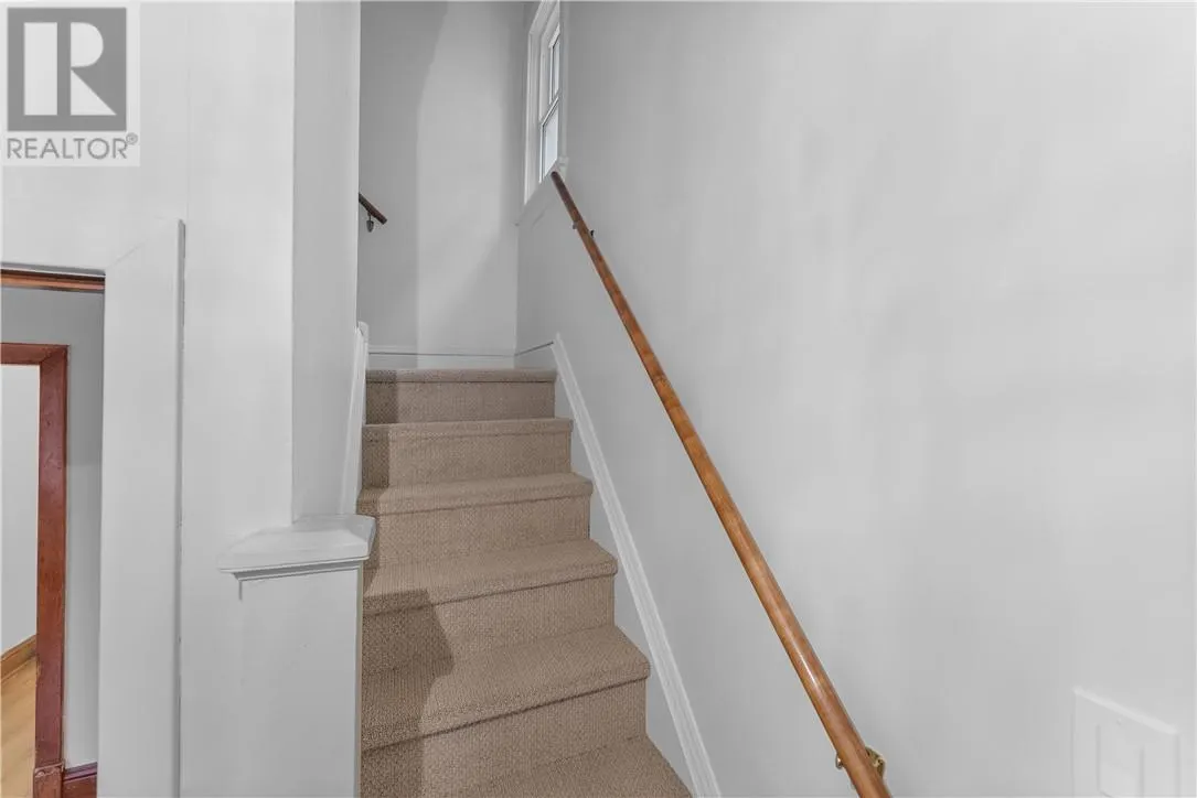 202 Eyre