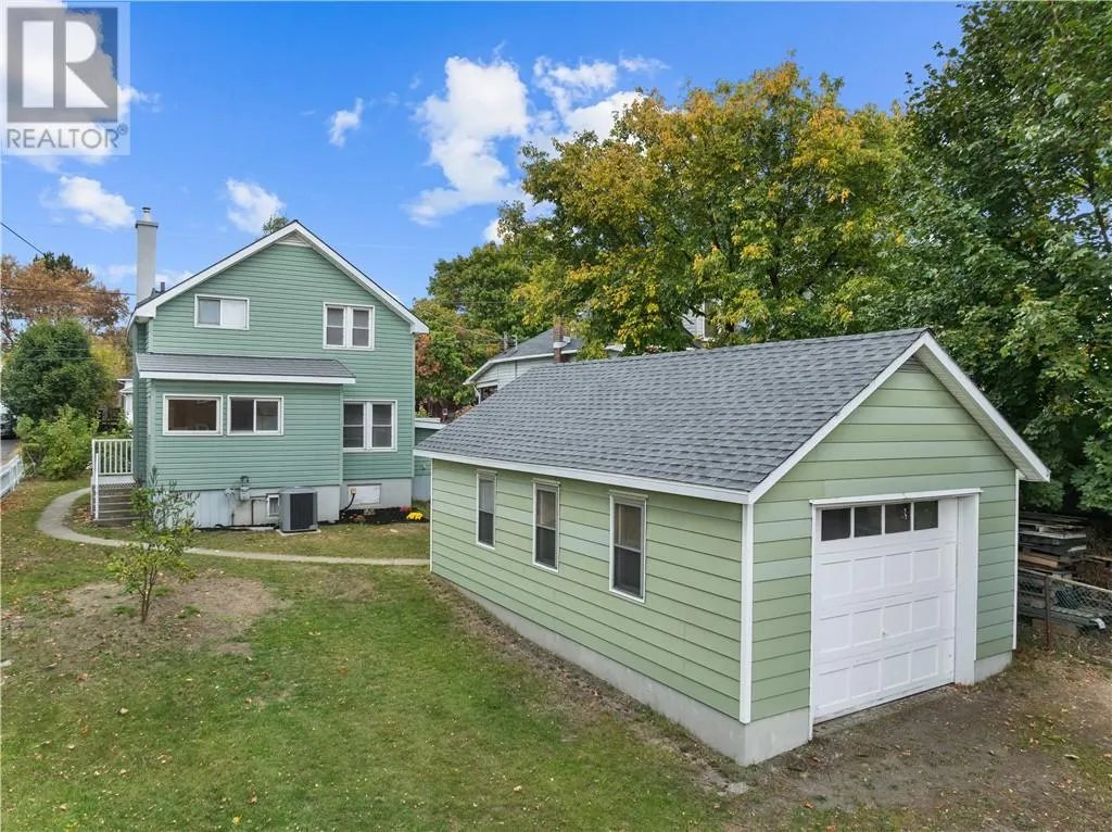 202 Eyre