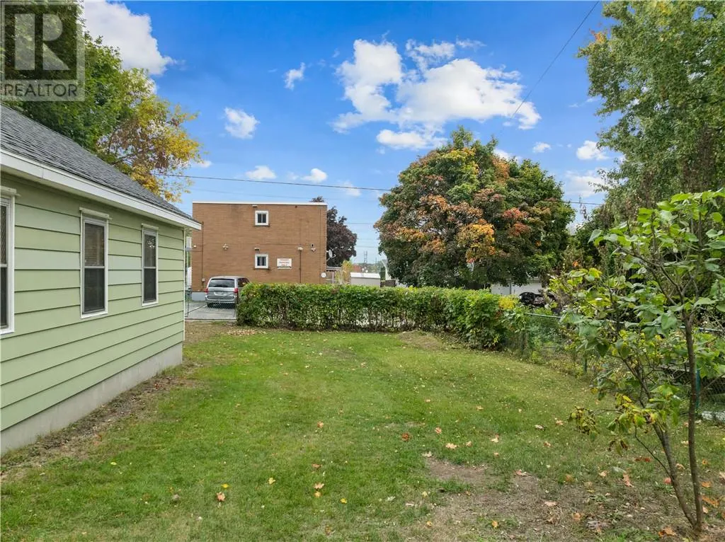 202 Eyre