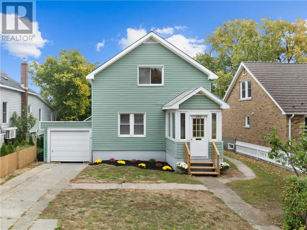 202 Eyre