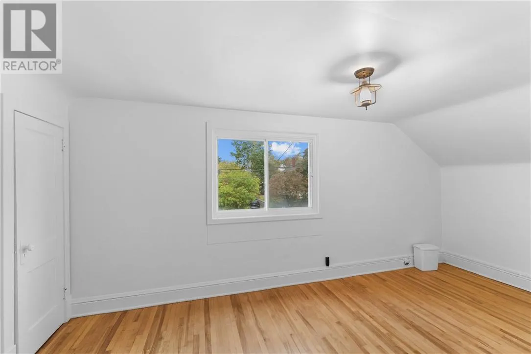 202 Eyre