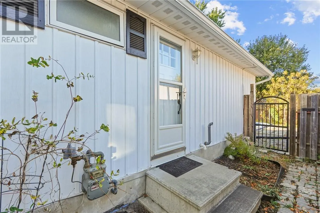 73 Garland Crescent
