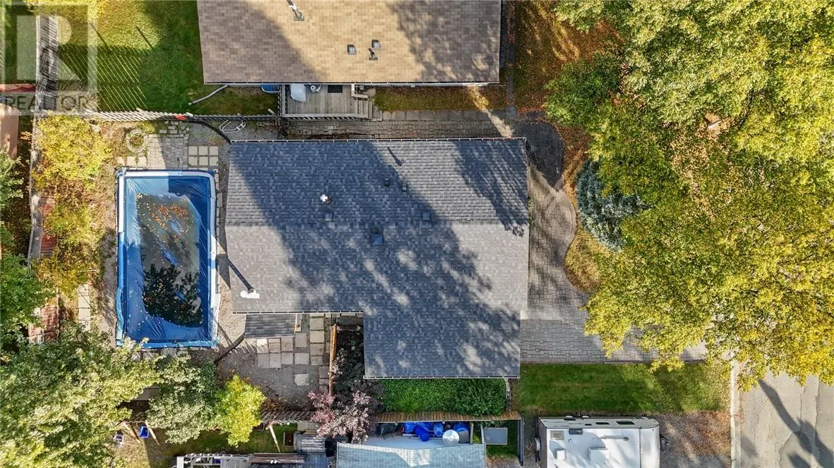 73 Garland Crescent