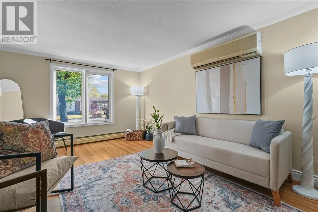 73 Garland Crescent