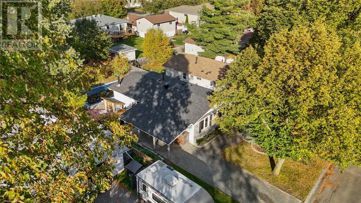 73 Garland Crescent