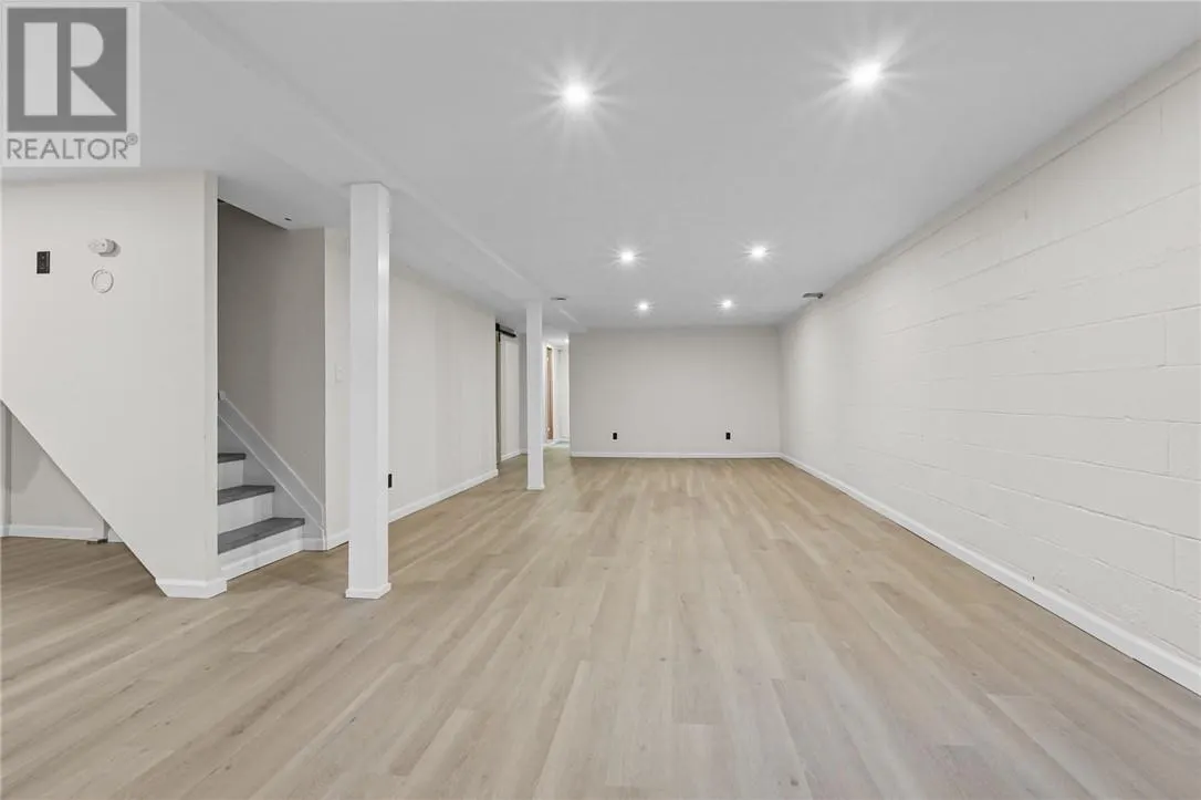 73 Garland Crescent