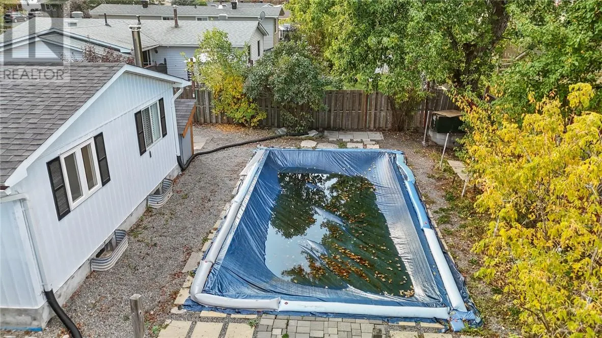 73 Garland Crescent