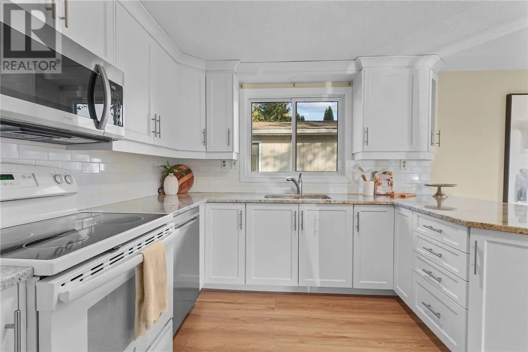 73 Garland Crescent