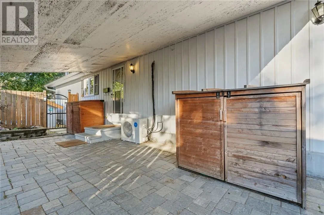 73 Garland Crescent