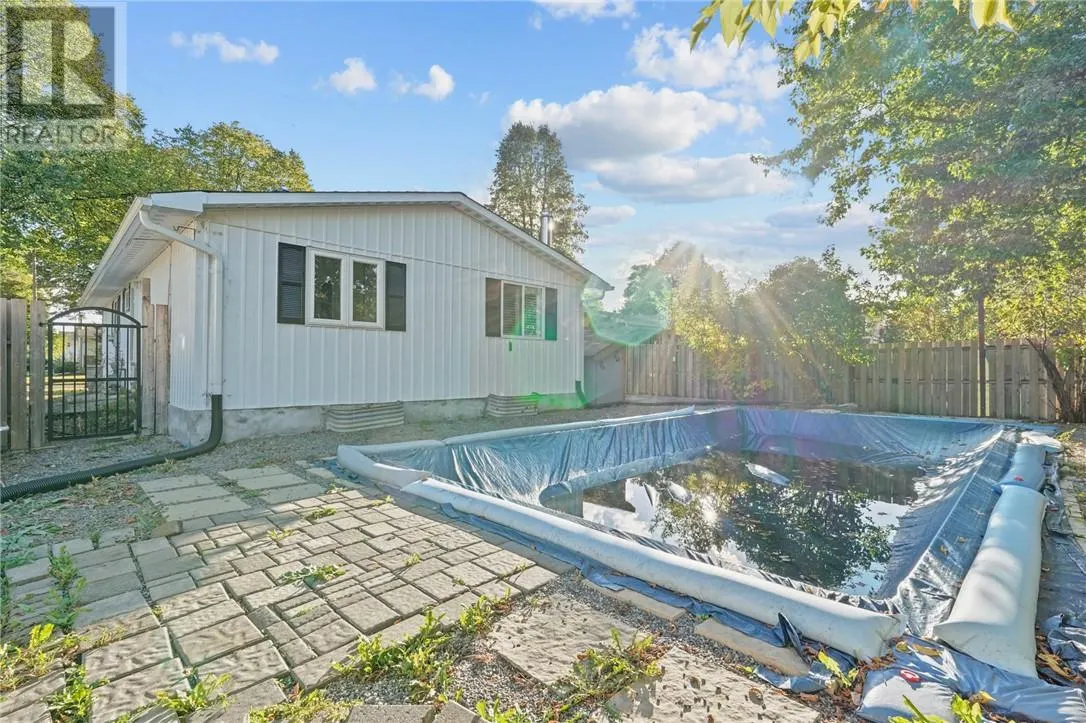 73 Garland Crescent