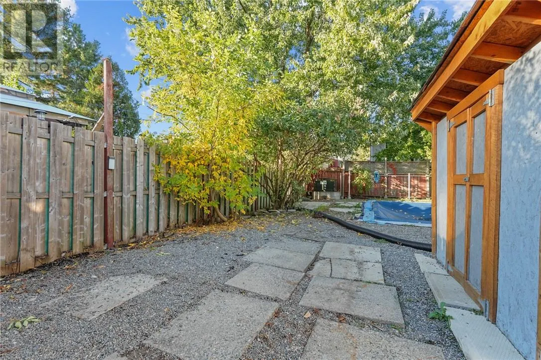 73 Garland Crescent