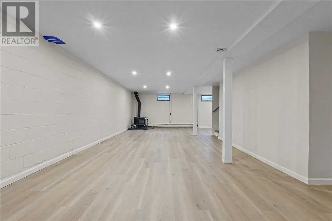 73 Garland Crescent