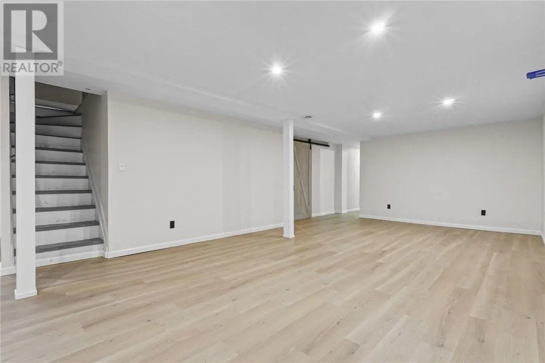 73 Garland Crescent