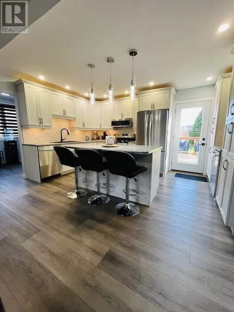 4596B Highway 17