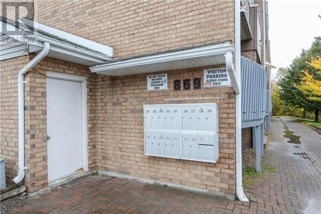 869 Lasalle Unit# 216