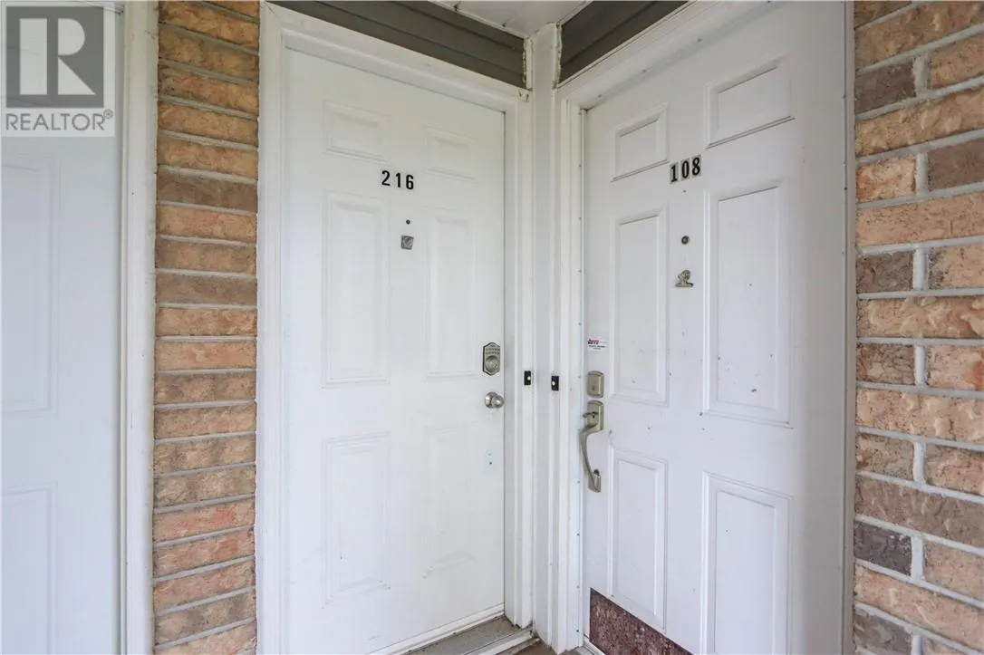 869 Lasalle Unit# 216