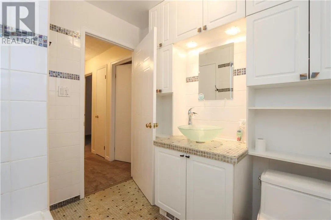 869 Lasalle Unit# 216