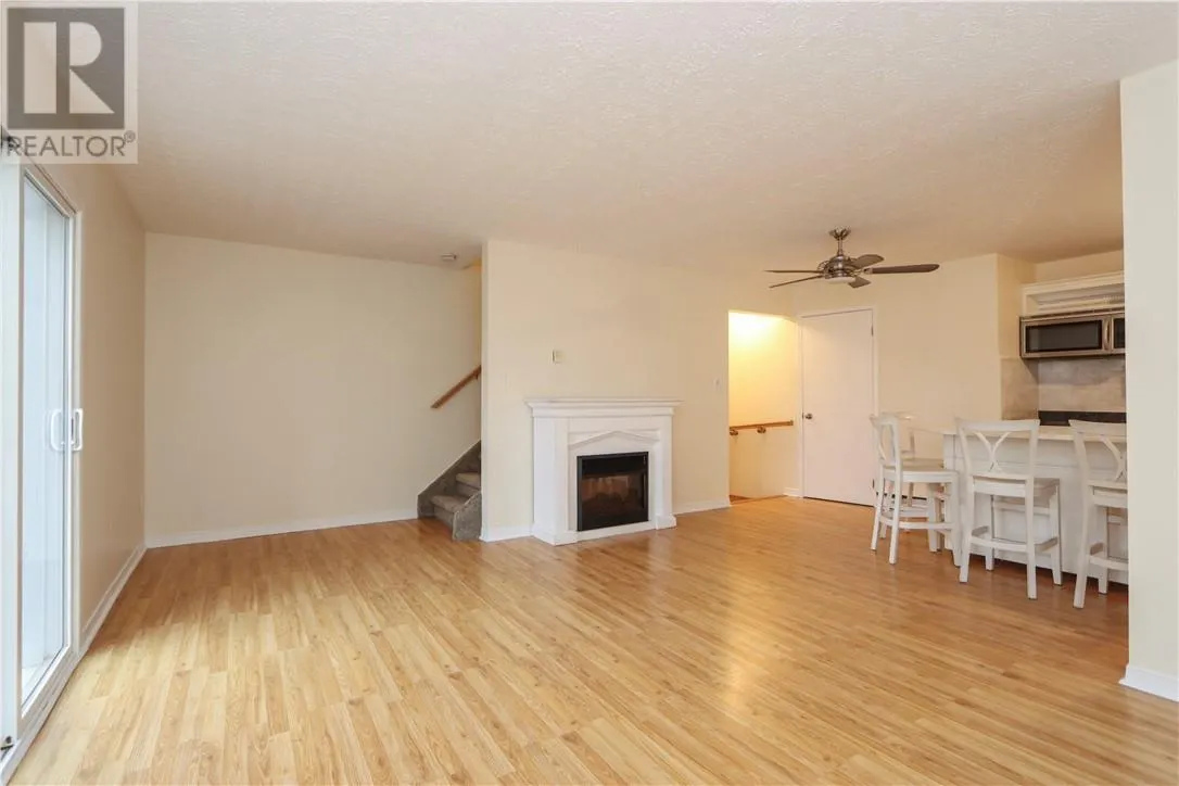 869 Lasalle Unit# 216