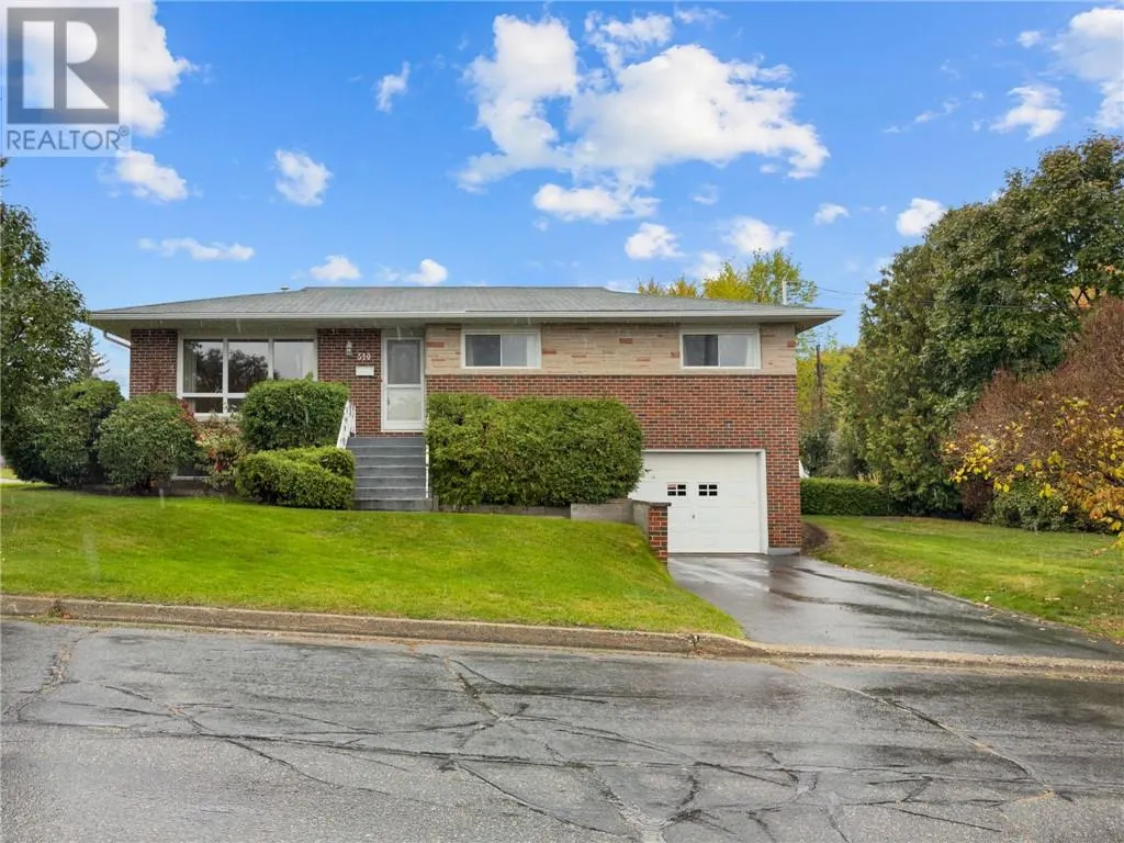 510 Hillcrest Crescent