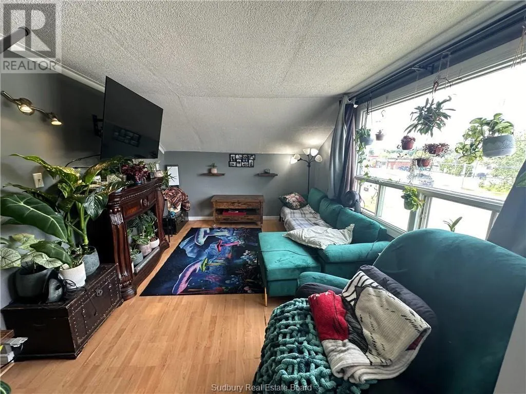 3432 Falconbridge Highway