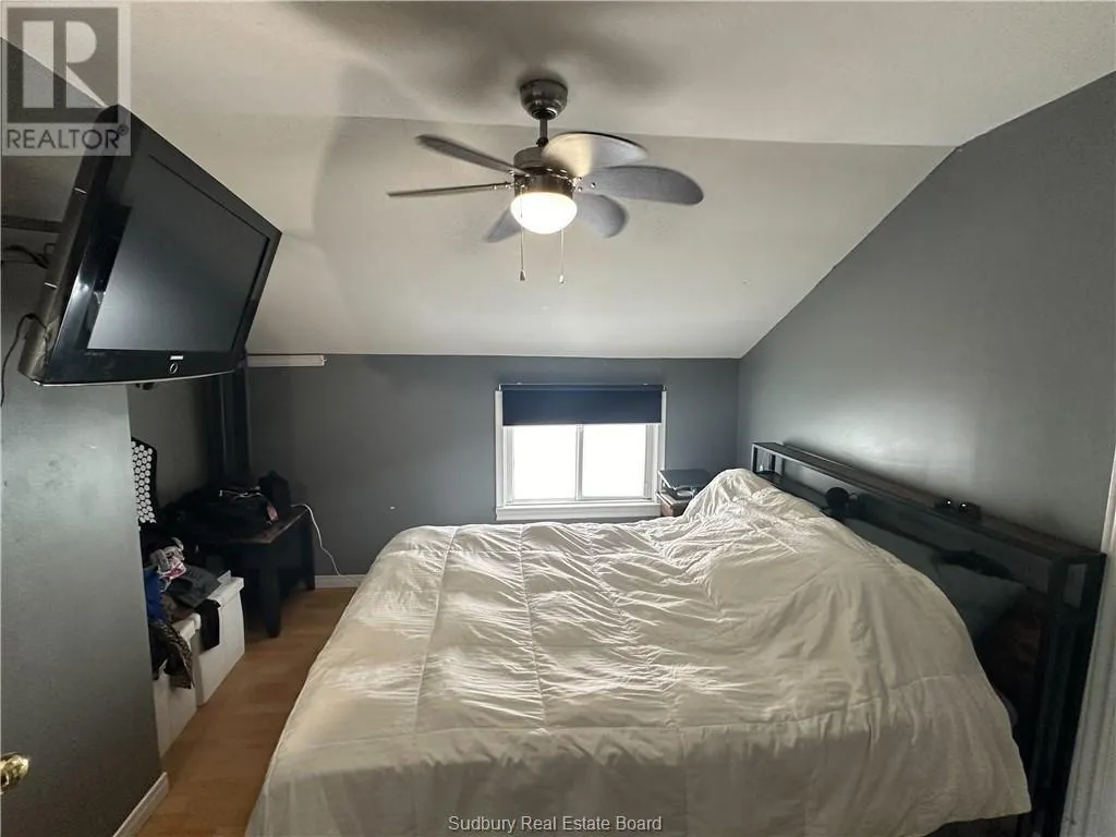 3432 Falconbridge Highway