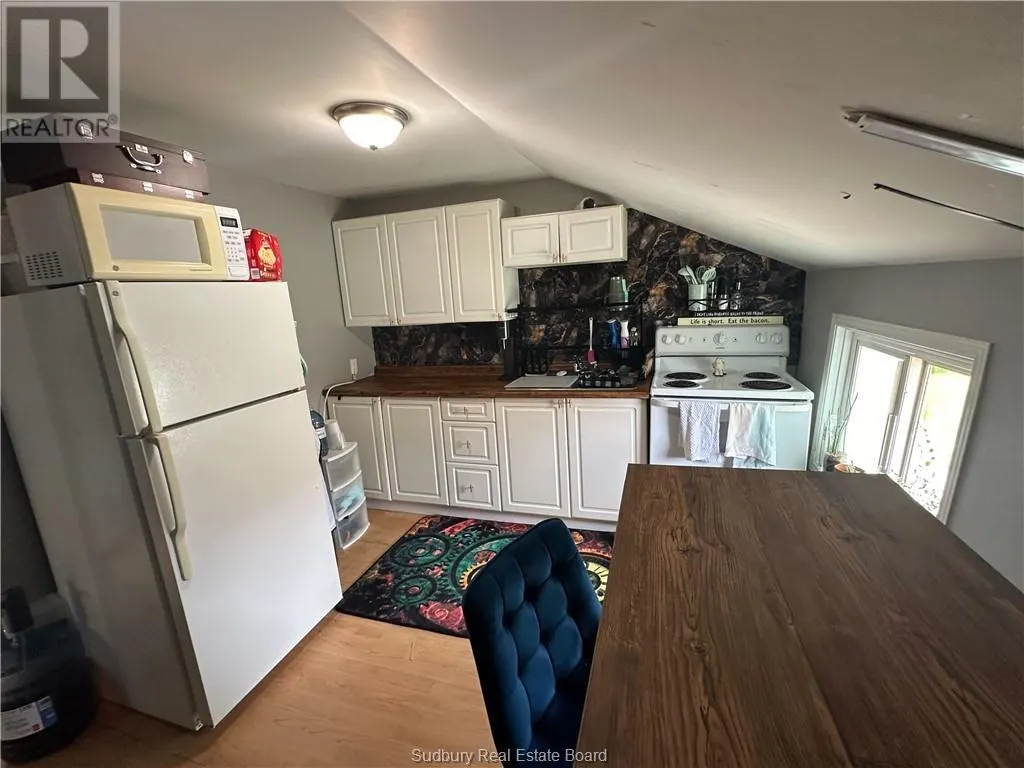 3432 Falconbridge Highway