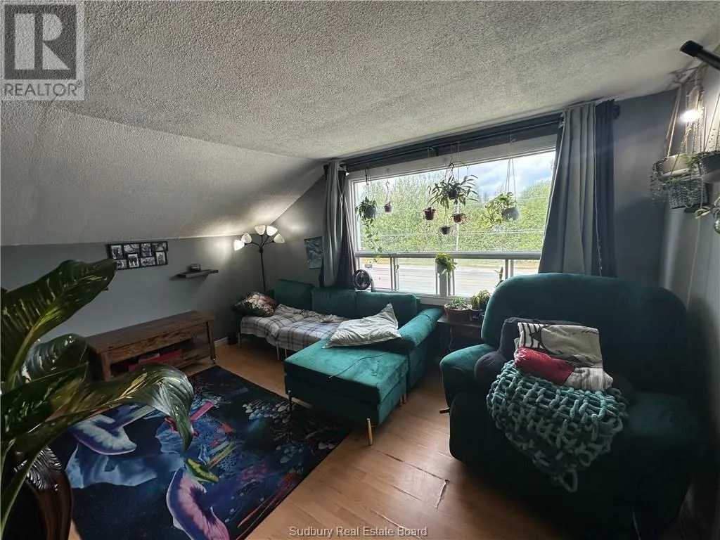 3432 Falconbridge Highway
