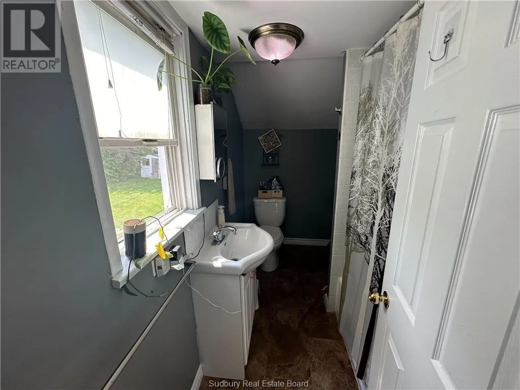 3432 Falconbridge Highway