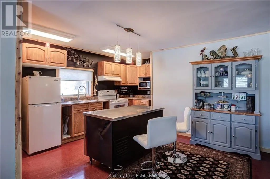 161 Highway 17 W