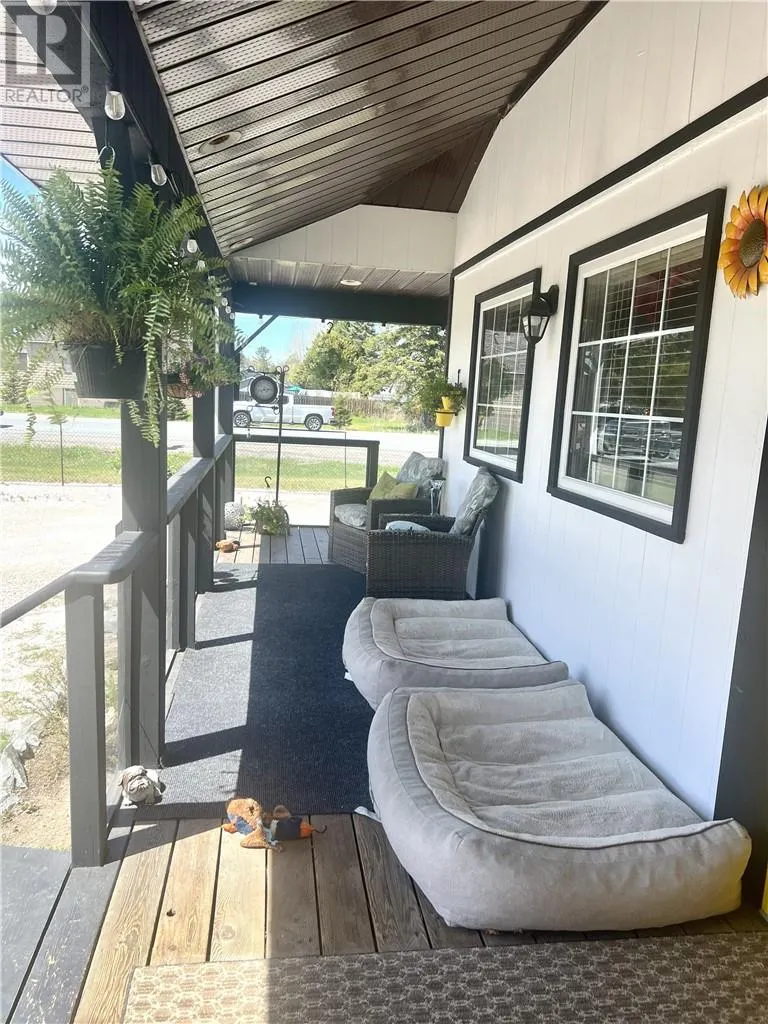 161 Highway 17 W