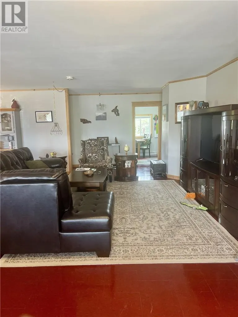 161 Highway 17 W