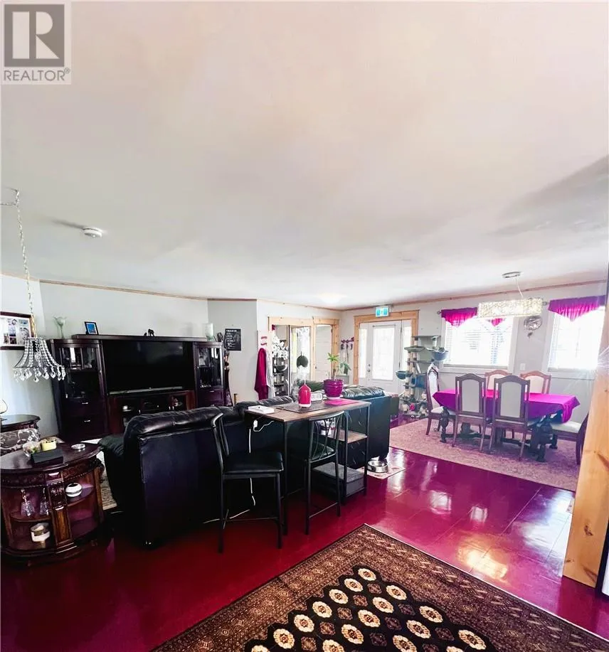 161 Highway 17 W