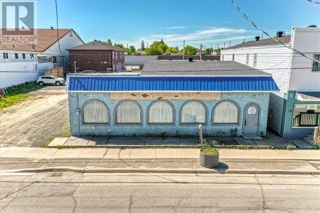 12 Main Street E