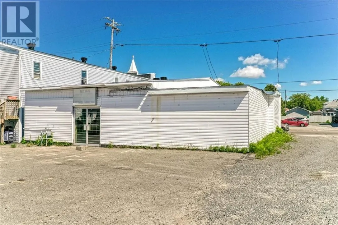 12 Main Street E