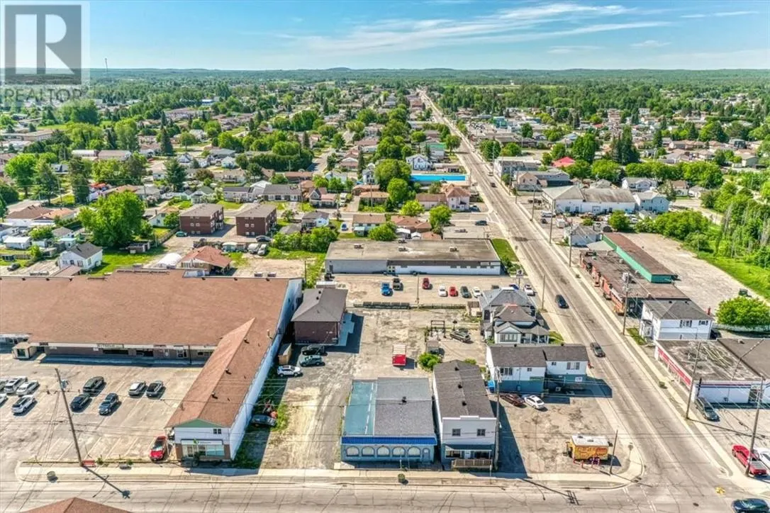 12 Main Street E