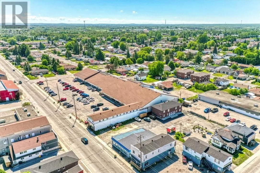 12 Main Street E
