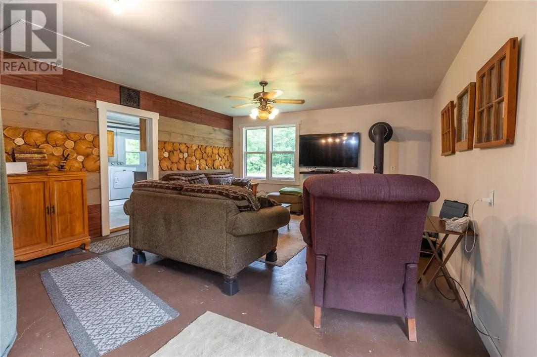 1806 Highway 17