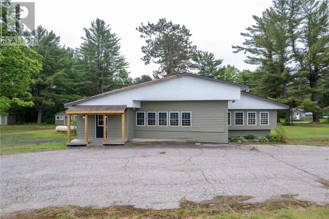 1806 Highway 17
