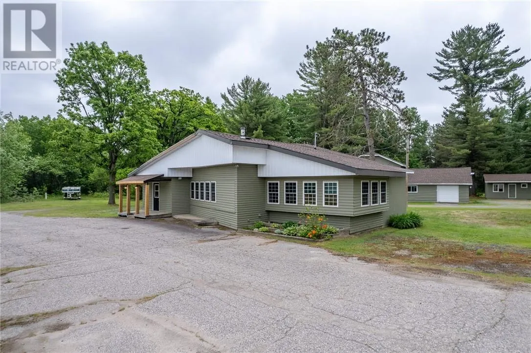 1806 Highway 17