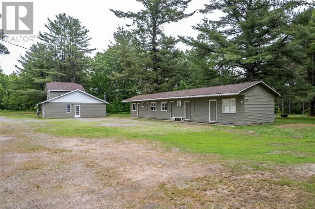 1806 Highway 17