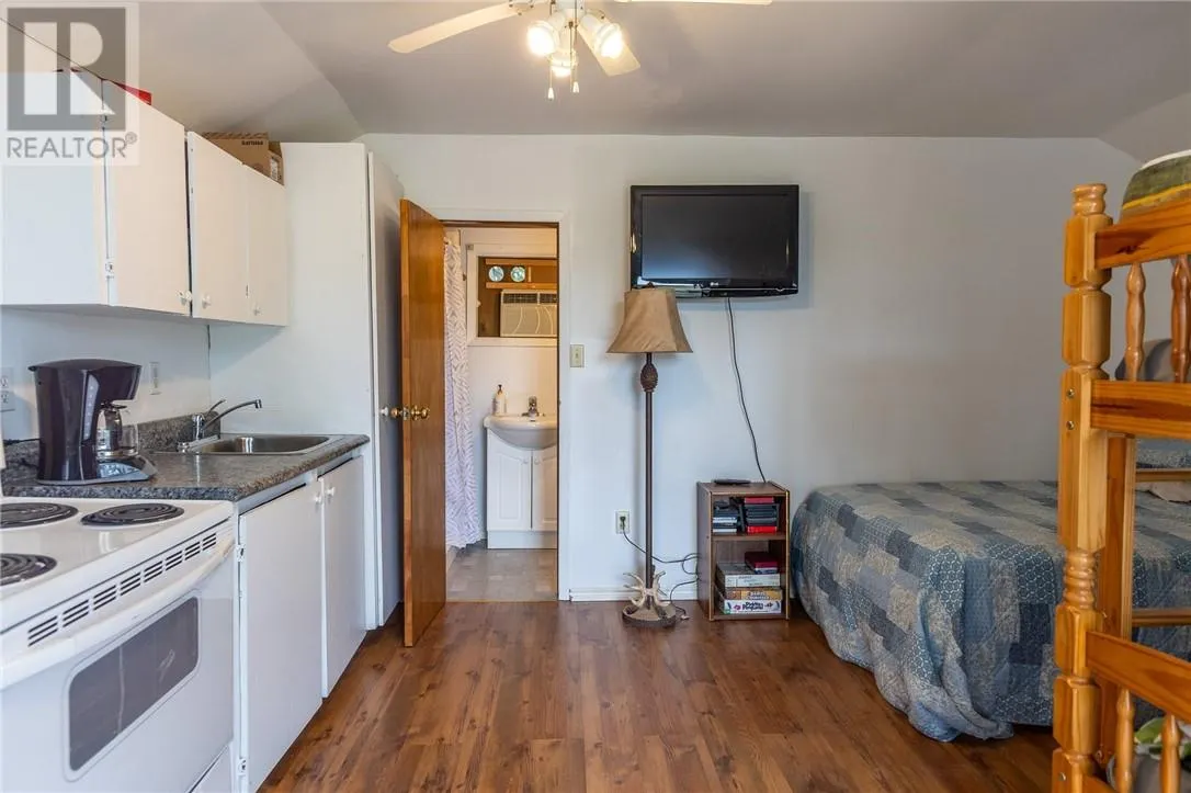 1806 Highway 17